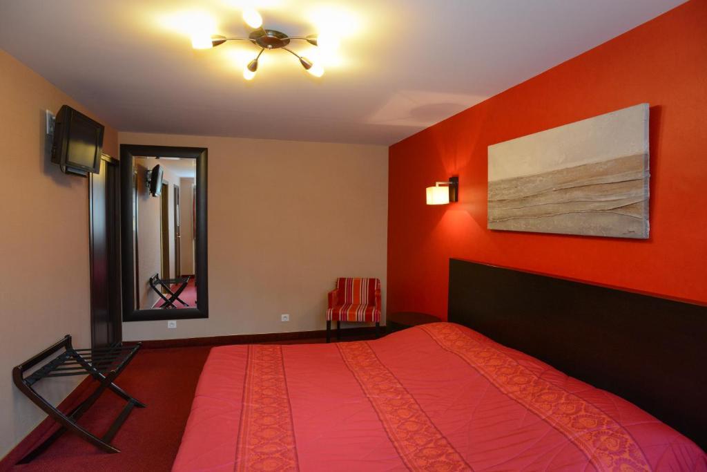 Hotel De La Croix D'Or Avranches Room photo
