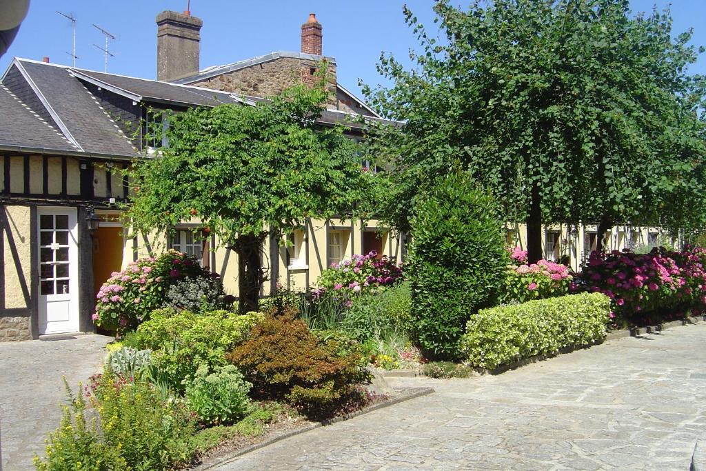 Hotel De La Croix D'Or Avranches Exterior photo