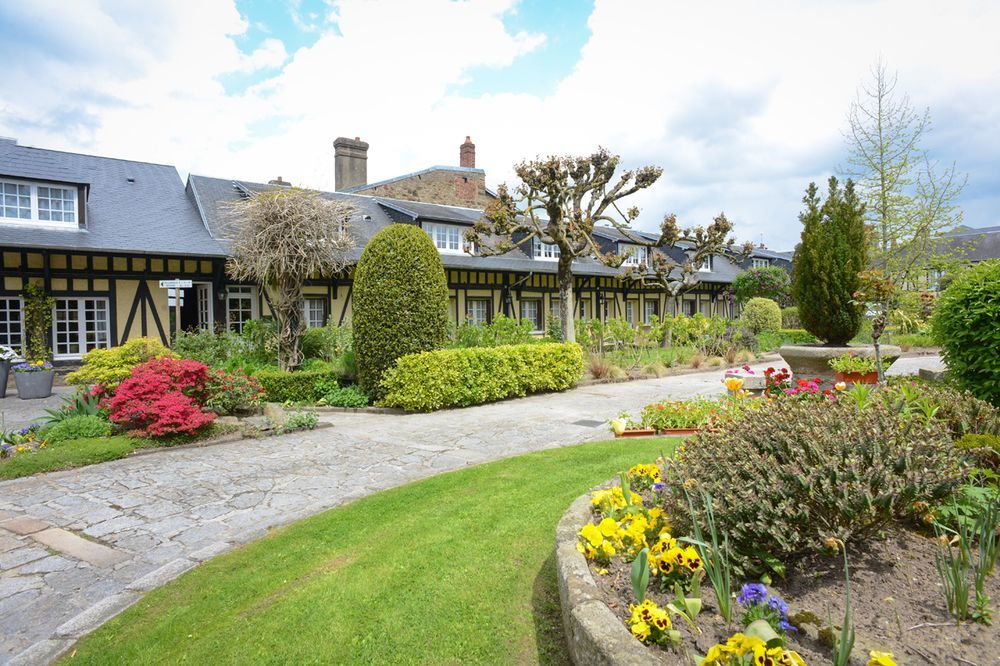Hotel De La Croix D'Or Avranches Exterior photo